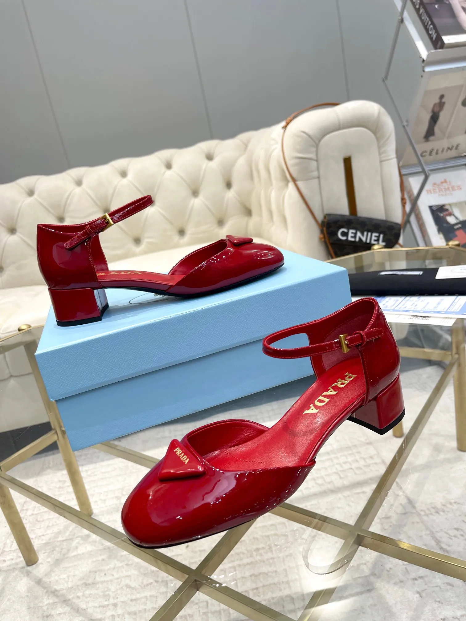 👟👟Ex-factory price 560👟👟 (imitation leather bottom-20) PRADA 👉Ready stock👈Remove the original plate and make a 1:1 replica‼ ️The highest version👌2024Prada early spring catwalk hot style 😘Latest spring style thick heel series (genuine leather sole), (simulated leather sole) goddess must-have super beautiful on the feet 👉The upper is made of imported cow patent leather, soft and textured, lining + foot pads, imported sheepskin lining, breathable and comfortable, reverse molded brand buckle, heel height 4.5M, size 35M-39M (34 40 41 42 Customized (non-returnable and non-exchangeable)